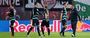 Die Spieler von Hertha scheinen es selbst kaum glauben zu können.