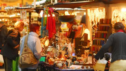 Weihnachtsmarkt in den Hallen am Borsigturm in Berlin-Tegel.