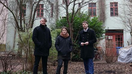 Ralf Gerlich (links), Ina Mohr und Fabio Reinhardt vom Hausprojekt Titanic in Lichtenberg. 