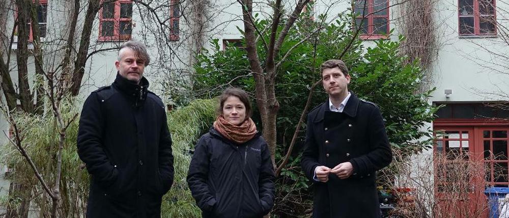Ralf Gerlich (links), Ina Mohr und Fabio Reinhardt vom Hausprojekt Titanic in Lichtenberg.