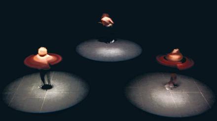 Die Performance der Belgierin Miet Warlop ist vom Sufi-Ritual der tanzenden Derwische inspiriert.