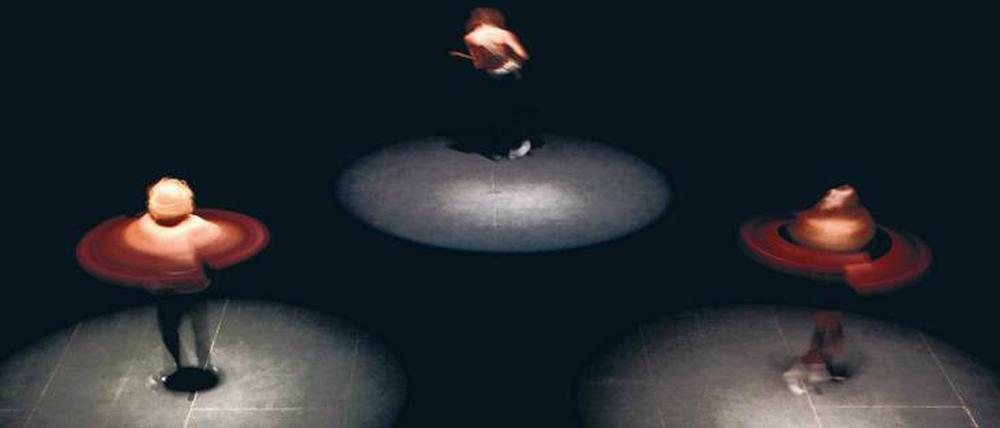 Die Performance der Belgierin Miet Warlop ist vom Sufi-Ritual der tanzenden Derwische inspiriert.