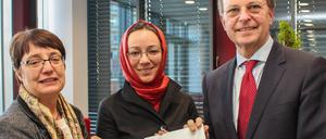 Entgegennahme des Zuwendungsbescheids an der Universität Paderborn.