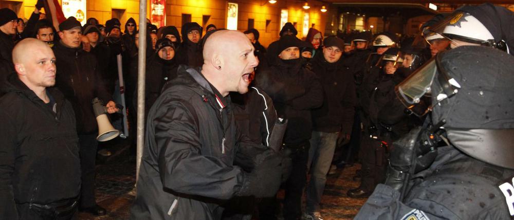 Rechtsextrem - und oft gewalttätig. Gedenken im Februar 2013an die Bombennacht in Dresden.