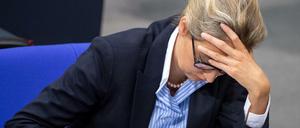 AfD-Fraktionschefin Weidel ließ durch ihren Strafverteidiger grundsätzlicherklären, Anhaltspunkte für ein rechtswidriges Verhalten fänden sich in den Ermittlungsakten nicht. 