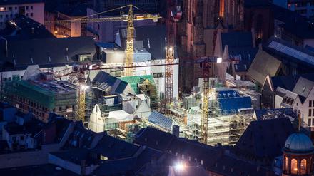 Auf dieser Baustelle in Frankfurt am Main wurde 2015 auch bei Dunkelheit gearbeitet.