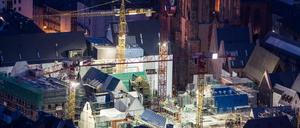 Auf dieser Baustelle in Frankfurt am Main wurde 2015 auch bei Dunkelheit gearbeitet.