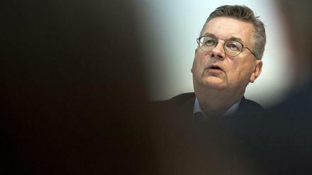 DFB-Präsident Reinhard Grindel steht unter Druck.