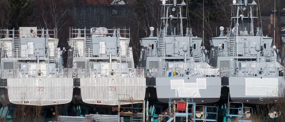 Küstenschutzboote für Saudi-Arabien auf dem Werftgelände der zur Lürssen-Werftengruppe gehörenden Peene-Werft in Wolgast