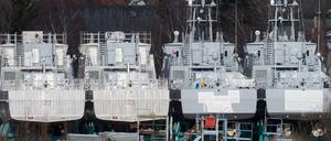 Küstenschutzboote für Saudi-Arabien auf dem Werftgelände der zur Lürssen-Werftengruppe gehörenden Peene-Werft in Wolgast