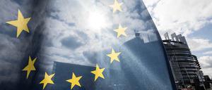 EU-Fahne vor dem Europaparlament in Straßburg
