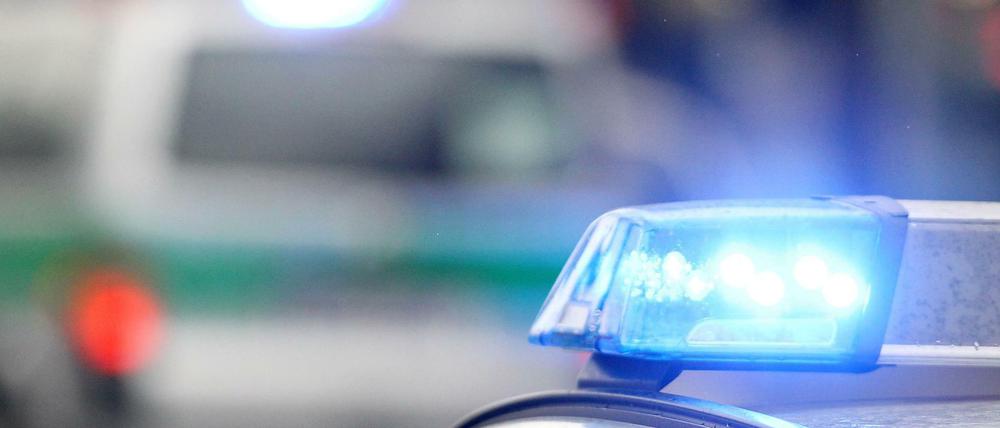 Rettungskräfte brachten den 22-monatigen Jungen ins Krankenhaus. Äußerliche Verletzungen waren nicht zu erkennen