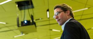 Bundesverkehrsminister Andreas Scheuer (CSU) gibt sich als Vorreiter in Sachen E-Mobilität.
