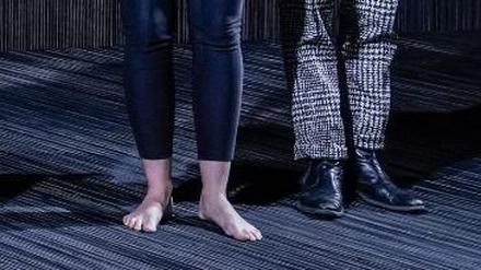 "Der Menschenfeind" von Molière in der Inszenierung von Anne Lenk, miz Ulrich Matthes, Manuel Harder, Lisa Hrdina, Franziska Machens, Jeremy Mockridge, Elias Arens  
