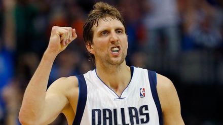 Dirk Nowitzki jubelt nach einem seiner vielen Dreier. (Archivbild 2014)
