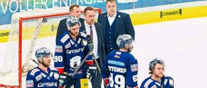 Der Sommer wird lang. Stéphane Richer (rechts oben) ist ab sofort wieder in seinem Kerngeschäft als Sportdirektor bei den Eisbären tätig. Und da wartet in den kommenden Wochen viel Arbeit auf ihn.