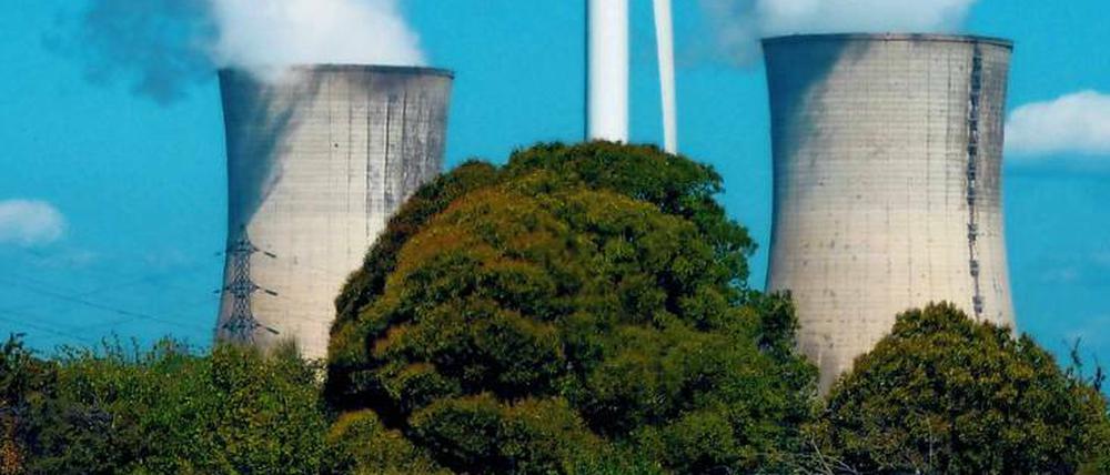 Nachhalten. Das ganz große Windrad drehen oder doch weiter kleine Kerne spalten? Der Weltklimarat sieht in der Atomkraft eines der Mittel, um die Klimaziele zu erreichen. Wissenschaftler sind sich in dieser Frage allerdings nicht einig. Foto: Charles Platiau/Reuters