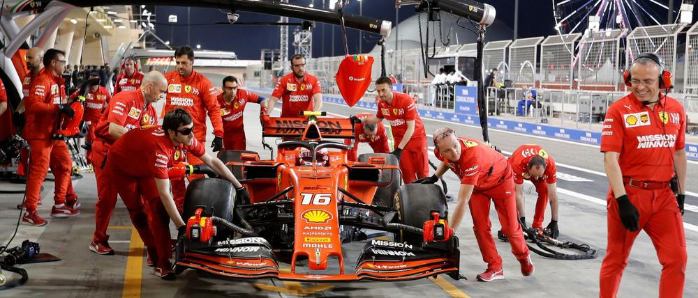 Charles Leclerc startet in Bahrain erstmals von der Pole Position.