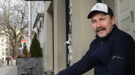 „The Barn“-Chef Ralf Rüller vor seinem Café.