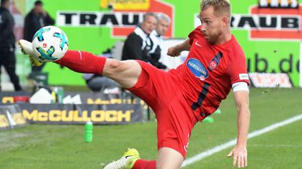 Kommt ein Held geflogen. Beim 1. FC Heidenheim wird Kapitän Marc Schnatterer verehrt und hoch geschätzt.