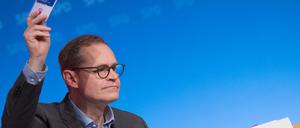 Seine Stimme - aber wofür? Michael Müller (SPD), Regierender Bürgermeister, beim Landesparteitag der SPD Berlin. 