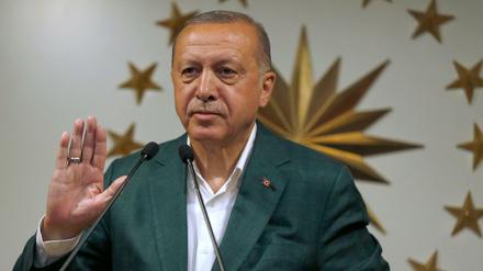 Recep Tayyip Erdogan am Sonntagabend auf seiner Pressekonferenz zu dem Kommunalwahlen.