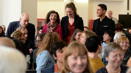 Große Freude, große Summe. Bei der Tagesspiegel-Spendenfeier zu "Menschen helfen" 2018/19 im Verlagshaus in Berlin-Kreuzberg gab es viele fröhliche Gesichter - nicht nur bei den Vertreterinnen und Vertretern der Sozialprojekte aus Berlin und Brandenburg sowie auch der Deutschen Welthungerhilfe aus Bonn. 425 000 Euro für 63 Projekte - Rekord.