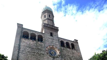 Blick auf die Kirche St. Peter und Paul auf Nikolskoe in Berlin.