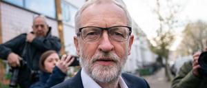 Jeremy Corbyn am Mittwochmorgen vor seinem Haus in London.