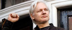 Julian Assange auf dem Balkon der Botschaft von Ecuador