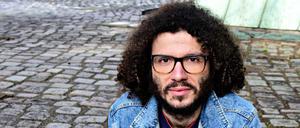 Der Lyriker Ramy Al-Asheq lädt seit einem Jahr regelmäßig Autoren ein, über ihre arabischen Lieblingsbücher zu sprechen.