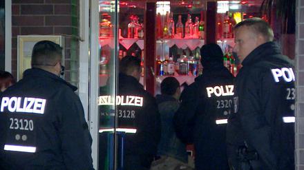 Bereits Ende März gab es in Neukölln einen Großeinsatz, unter anderem wurden Shishabars kontrolliert.