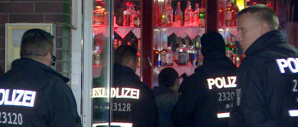 Bereits Ende März gab es in Neukölln einen Großeinsatz, unter anderem wurden Shishabars kontrolliert.