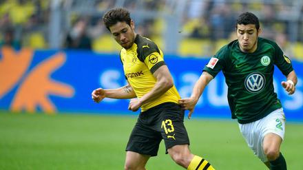Locker mitgenommen: Dortmunds Raphaël Guerreiro (links) spielt bereits seine dritte Saison beim BVB.