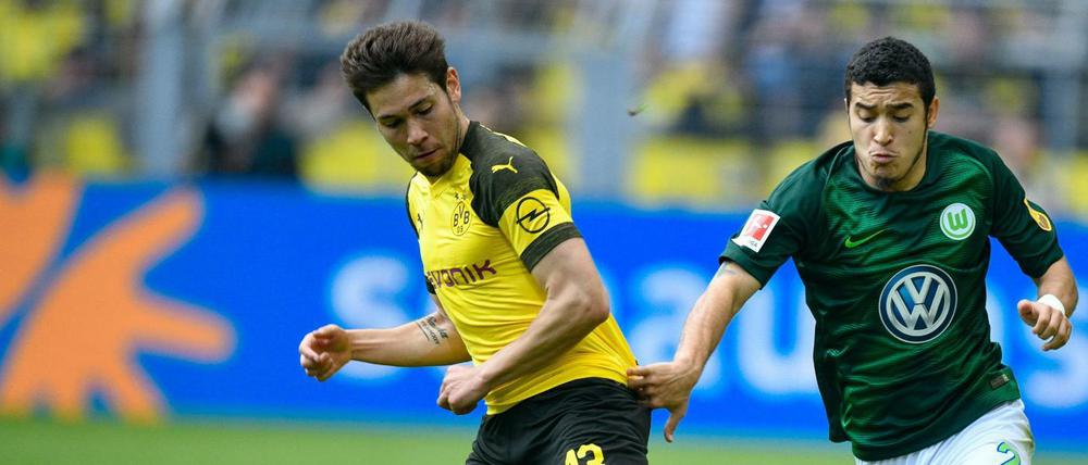 Locker mitgenommen: Dortmunds Raphaël Guerreiro (links) spielt bereits seine dritte Saison beim BVB.