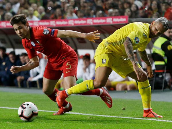 Europa stehen gelassen: Mit Portugal wurde Raphaël Guerreiro (links) 2016 Europameister.