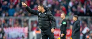 Da geht's lang: Hertha-Trainer Pal Dardai hatte zuletzt mit seinem Team zuletzt viel zu besprechen.