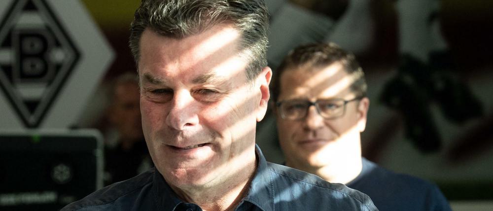 Licht und Schatten. Dieter Hecking (vorne) hat am Montag von Max Eberl erfahren, dass er im Sommer seinen Job los ist. 