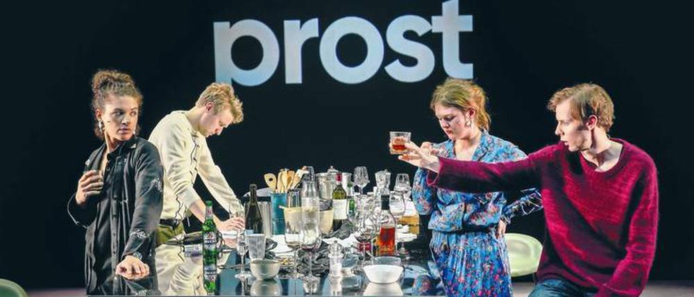 Berliner Milieu. „Abgrund“-Party mit Isabelle Redfern, Laurenz Laufenberg, Alina Stiegler und Moritz Gottwald. 