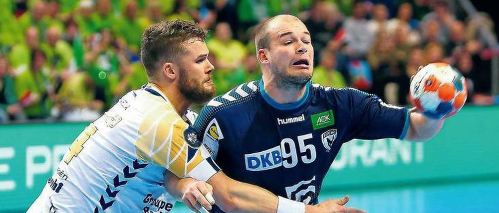 Und plötzlich ein Star. Seit Paul Drux (rechts) bei der Handball-WM im Januar groß aufspielte, wird er auf der Straße erkannt.