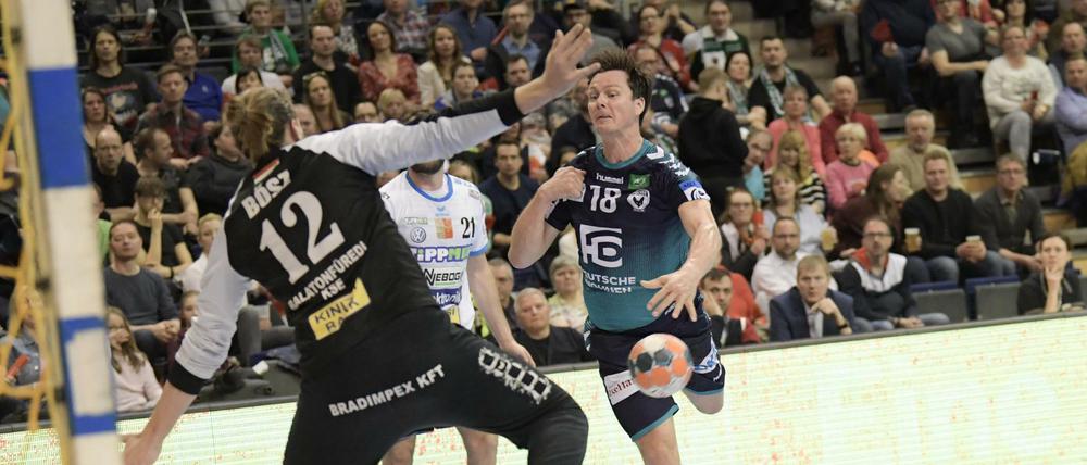 Hans Lindberg (rechts) spielte lange in Hamburg. Am Wochenende ist er mit den Füchsen im DHB-Pokal in der Hansestadt im Einsatz. 