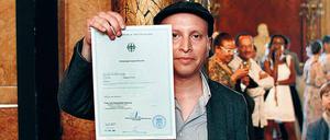 Eingebürgert. Der Regisseur und seine Urkunde. 