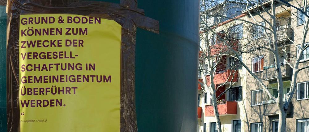 Ein Plakat der Initiative zitiert einen Auszug aus dem Grundgesetz.
