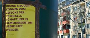 Ein Plakat der Initiative zitiert einen Auszug aus dem Grundgesetz.