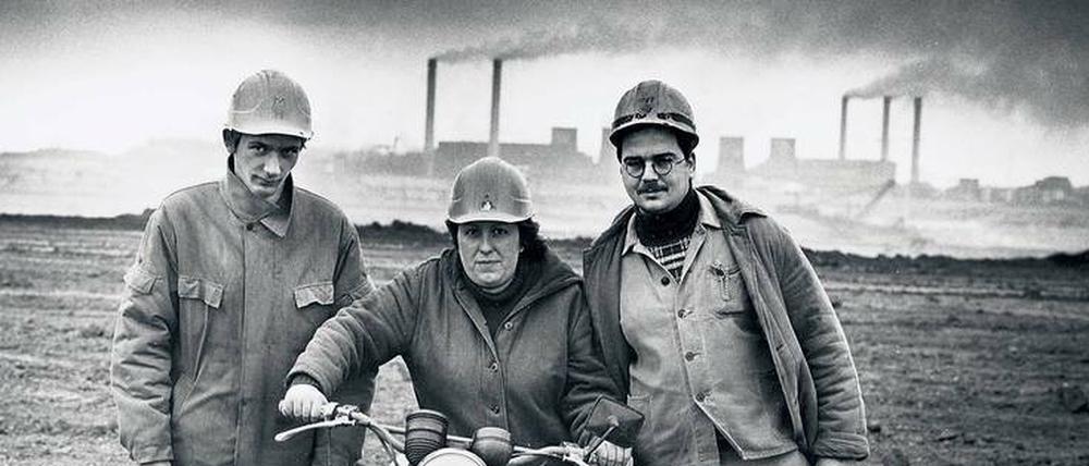 Arbeiter im Braunkohle-Tagebau, Borna 1990, von Stefan Moses.