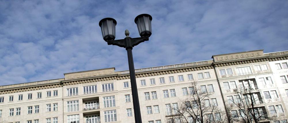 Die Deutsche Wohnen darf nicht Eigentümerin eines Wohnblocks in der Karl-Marx-Allee werden.