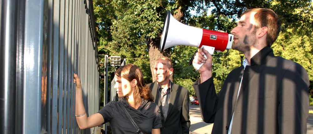 Gegen die Aktionskünstler der Gruppe "Zentrum für politische Schönheit" ermittelt die Staatsanwaltschaft Gera seit 16 Monaten.