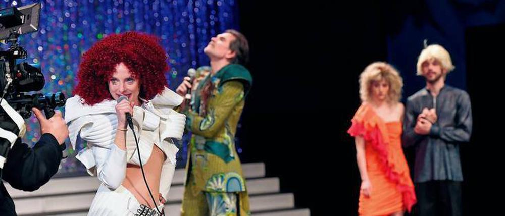 Glorreiche Rückkehr an die Volksbühne: Anne Ratte-Polle in "Der Palast".