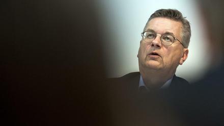 In der Mangel. Reinhard Grindel muss sich vor der Ethik-Kommission verantworten.