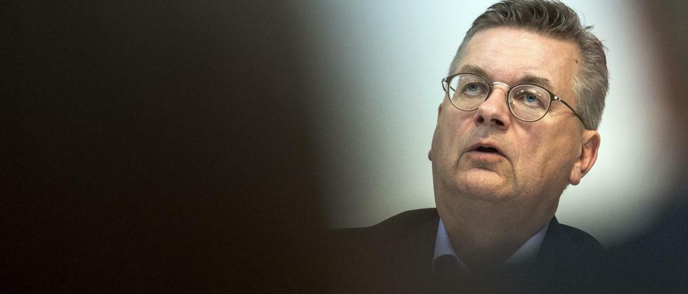 In der Mangel. Reinhard Grindel muss sich vor der Ethik-Kommission verantworten.